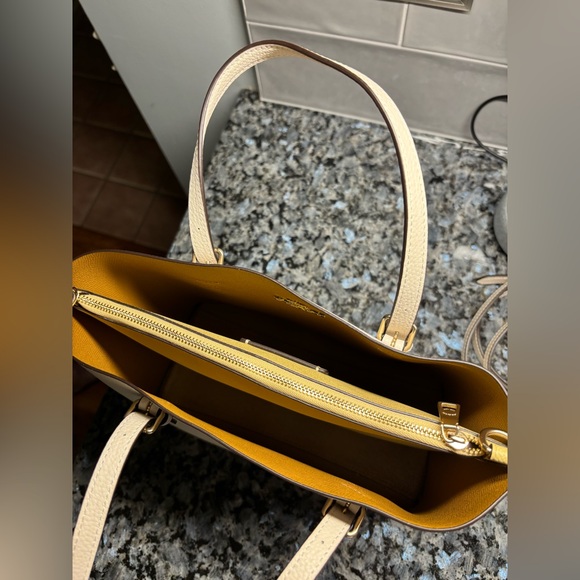 NWT! Coach Mollie 25 Tote. - Picture 5 of 7